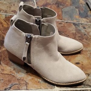 NWOB 6.5 Dolce Vita bootie
